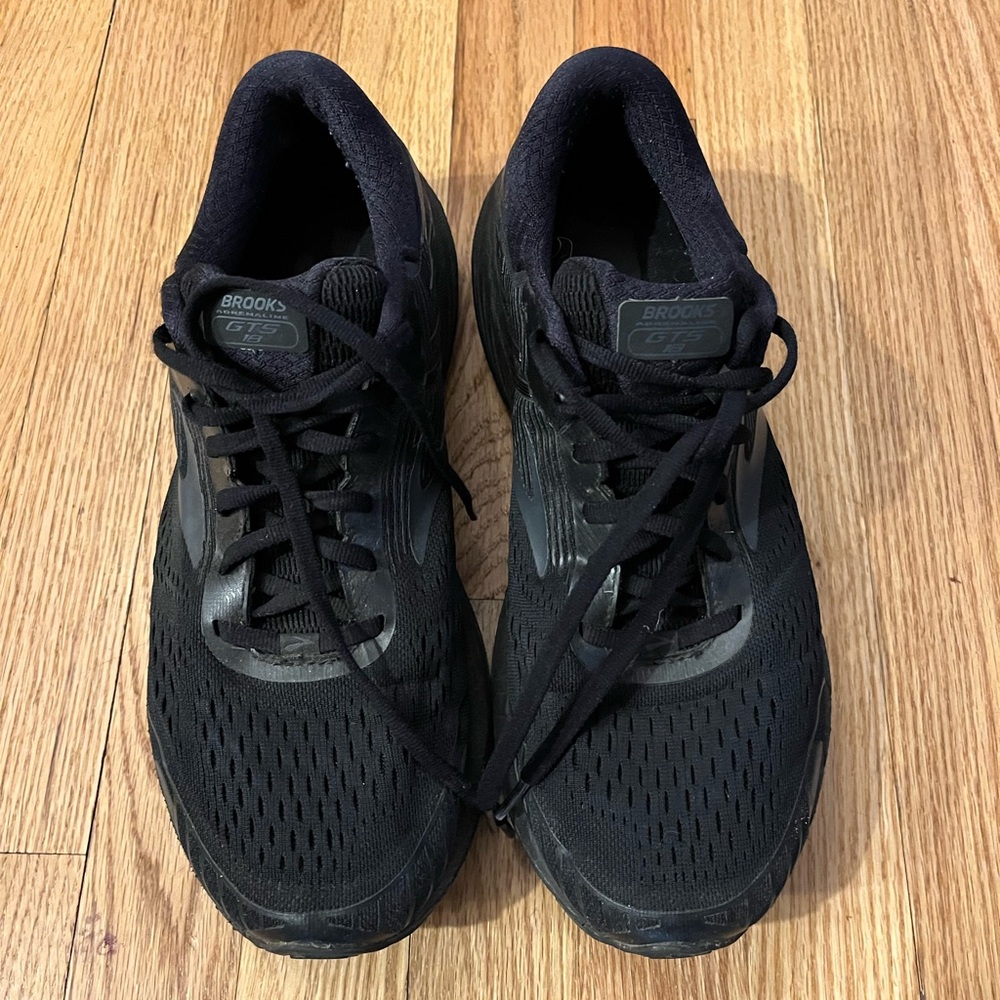Brooks Adrenaline GTS 18 running shoes